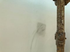 �≦��̼��ʩ�������Xһƽ����ʯ���c�≦��̼���Ă���